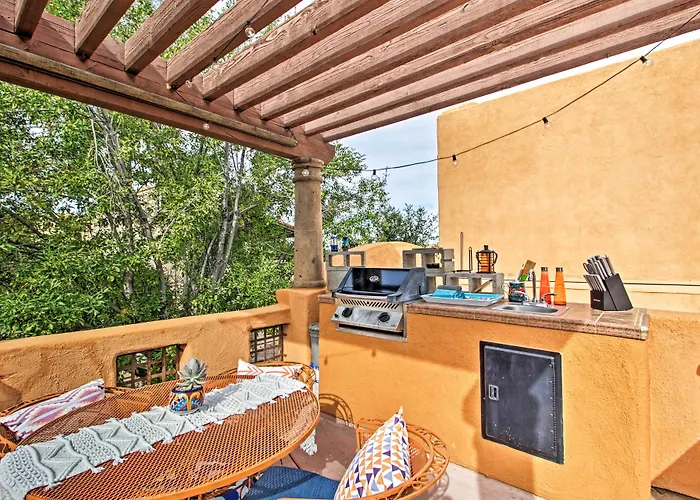 Adobe Escape With Outdoor Kitchen And Pool Access Tubac